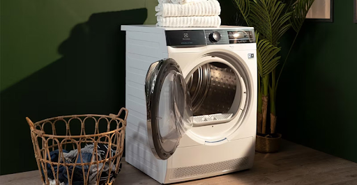 Sử dụng máy giặt là một trong những cách làm quần áo khô nhanh trong 5 phút