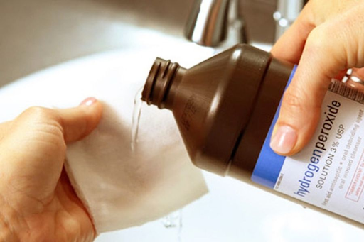 TOP 6 cách tẩy mốc quần áo lâu ngày trong 1 nốt nhạc Cách tẩy mốc quần áo bằng oxy già đơn giản tại nhà