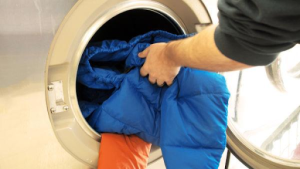 Tất tần tật cách giặt áo khoác phao tại nhà đúng chuẩn  