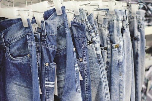 Vì sao quần bò dễ phai, bạc màu?