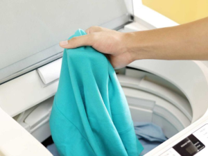 Cách giặt áo hoodie không bị xù lông HIỆU QUẢ NHẤT 