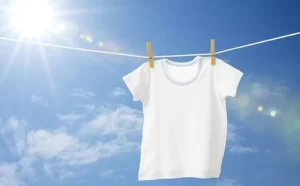 Các cách bảo quản quần áo tránh ố vàng