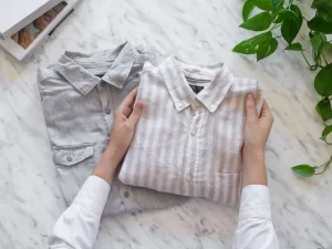 Làm thế nào để gấp áo sơ mi không bị nhăn?